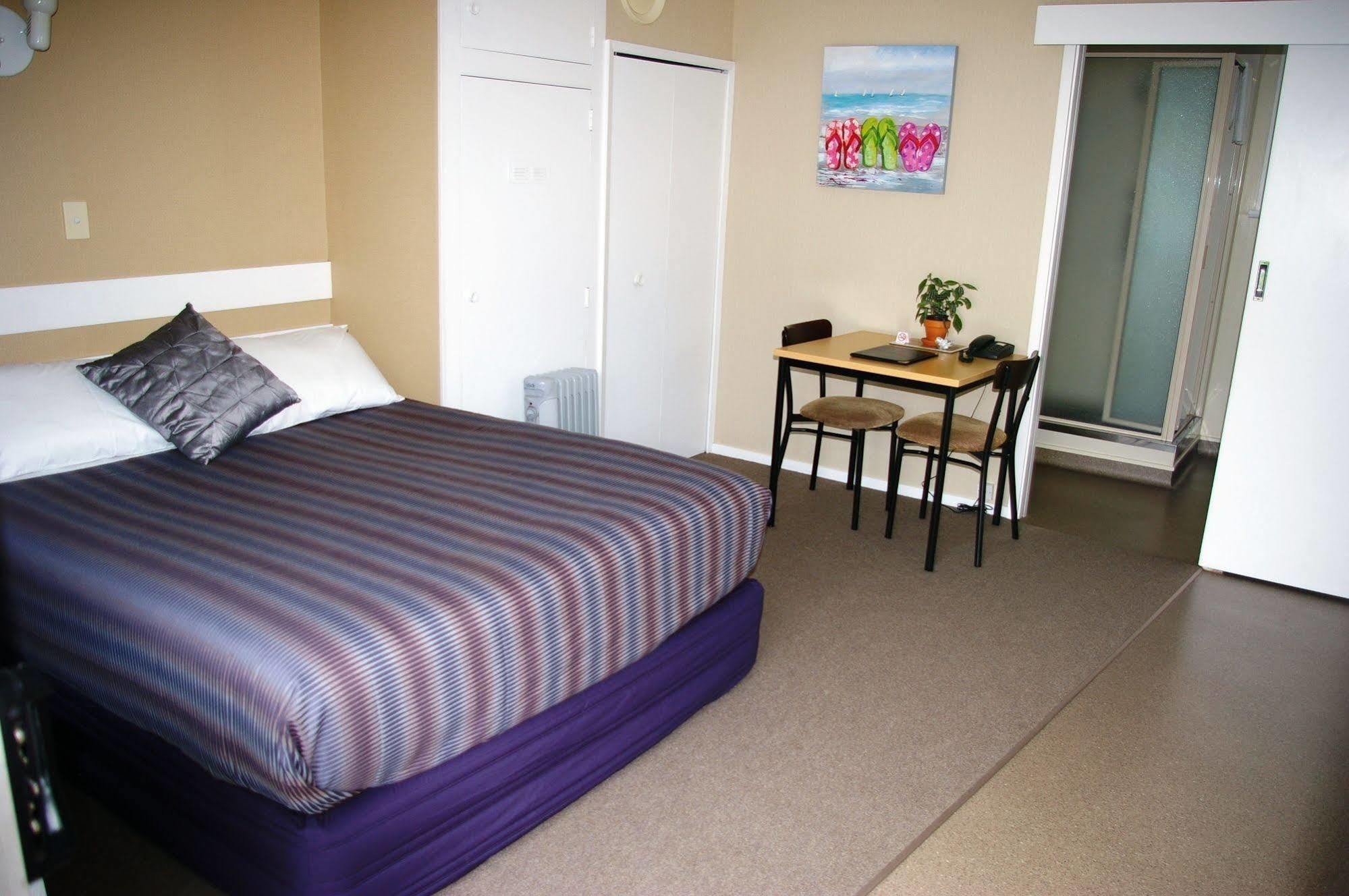 Totara Lodge Motel Levin Exteriör bild