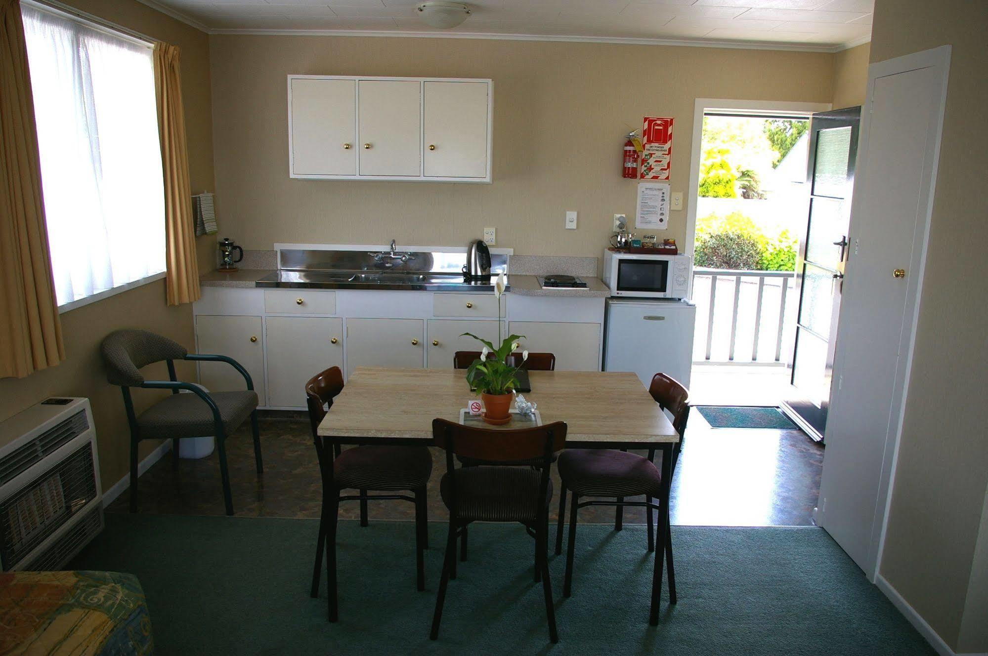 Totara Lodge Motel Levin Exteriör bild
